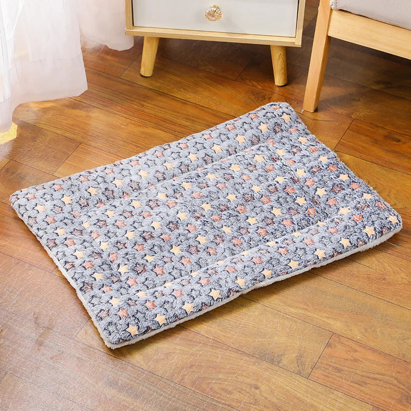 Thickened Comfortable Warm Small Cat Sleeping Cushion Skin-friendly Cute Winter Medium Dog Sofa Mat for Puppy Bed Accessories