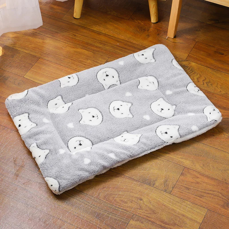 Thickened Comfortable Warm Small Cat Sleeping Cushion Skin-friendly Cute Winter Medium Dog Sofa Mat for Puppy Bed Accessories