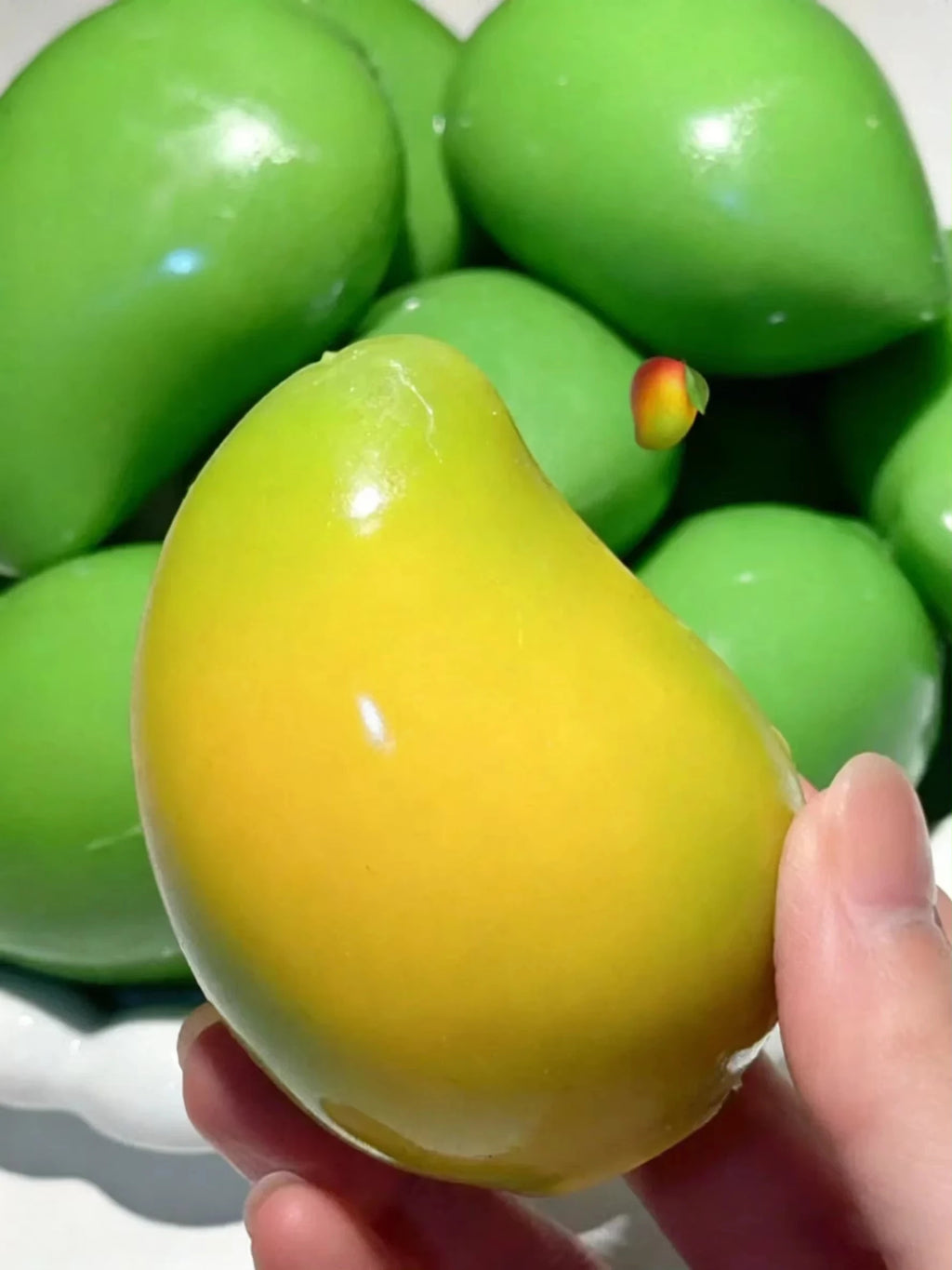 Novelty Color Changing Mango Squishy Toy Moldable Slow Rising Stress Relief Fidget Toy for Adults Birthday Party Favors Gifts