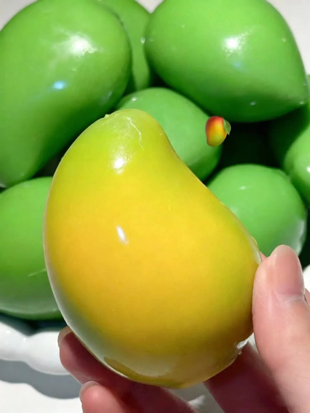 Novelty Color Changing Mango Squishy Toy Moldable Slow Rising Stress Relief Fidget Toy for Adults Birthday Party Favors Gifts